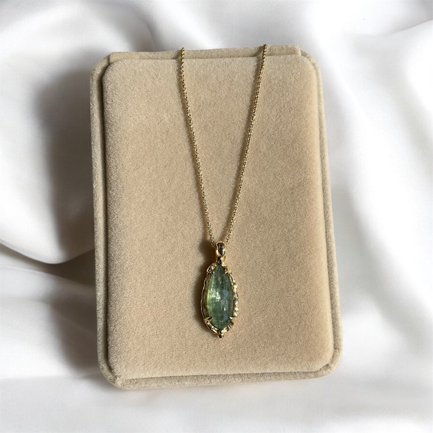 14 karat Soild Gold Light Green Kyanite Unique Classy Necklace UNISEX - Pyāra Designs