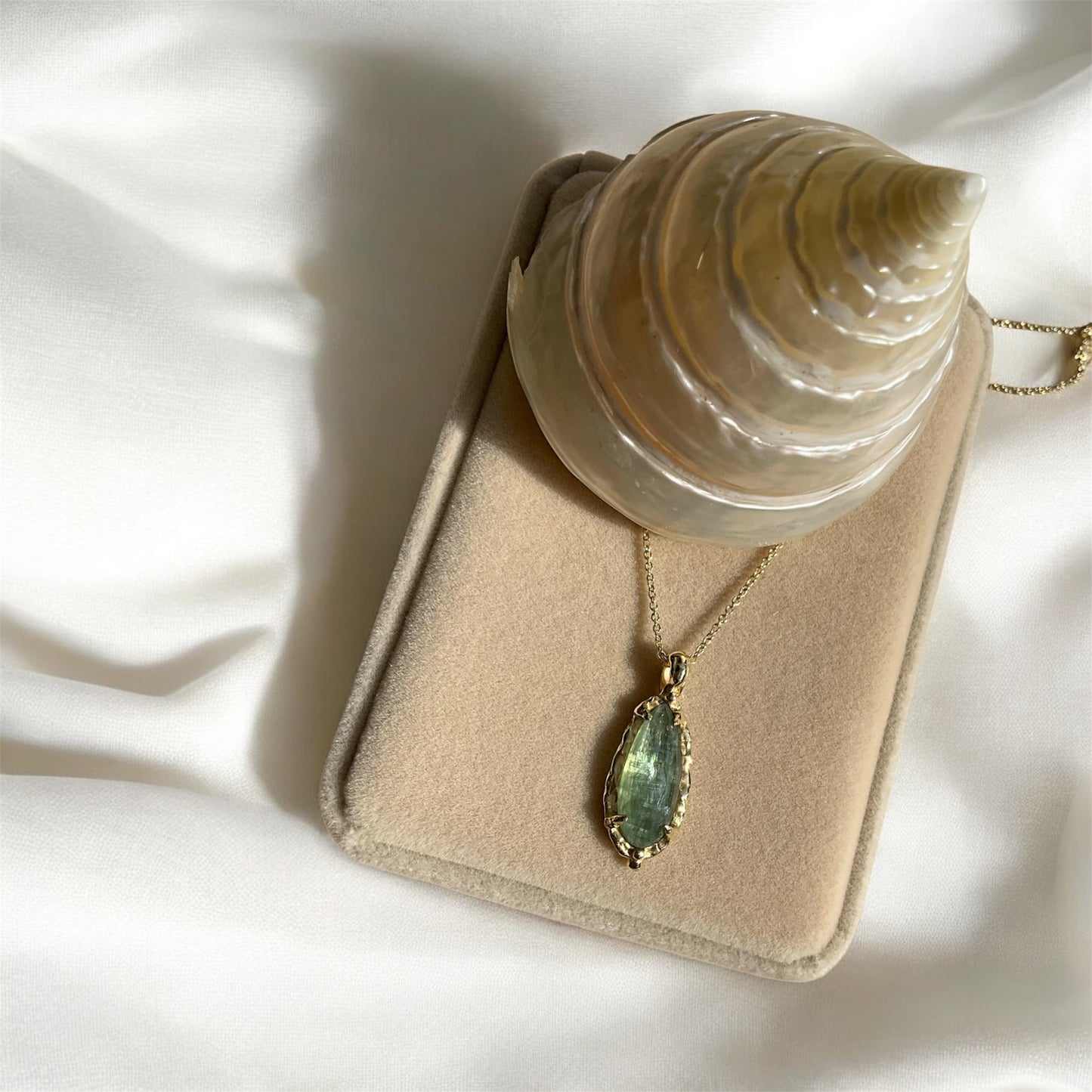 14 karat Soild Gold Light Green Kyanite Unique Classy Necklace UNISEX - Pyāra Designs