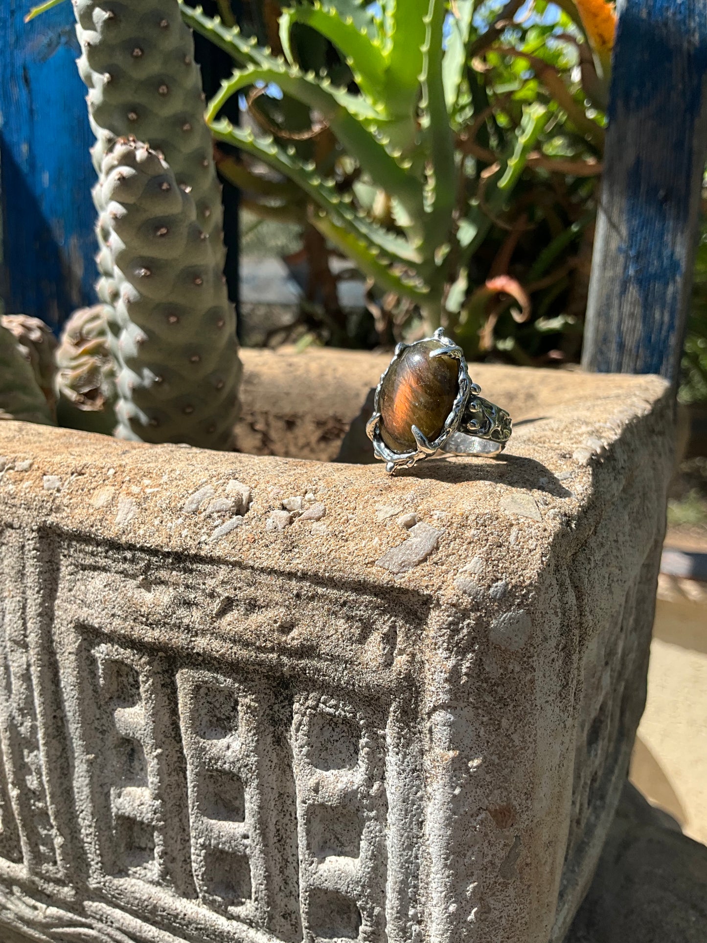 N.12 Pink Labradorite Massive Heavy Ring - Pyāra Designs