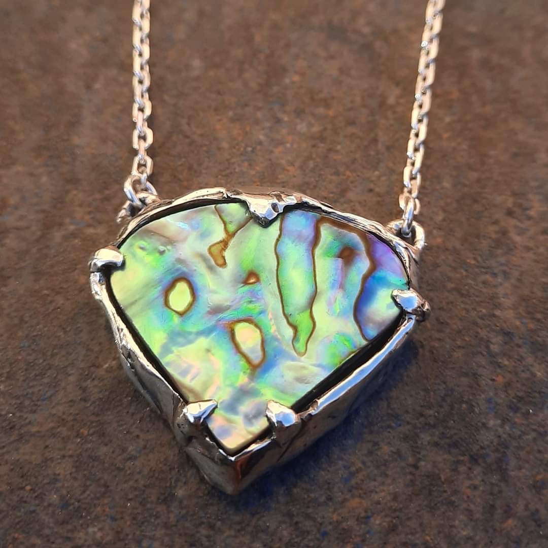 N.16 Abalone Shell Queen Massive Necklace - Pyāra Designs