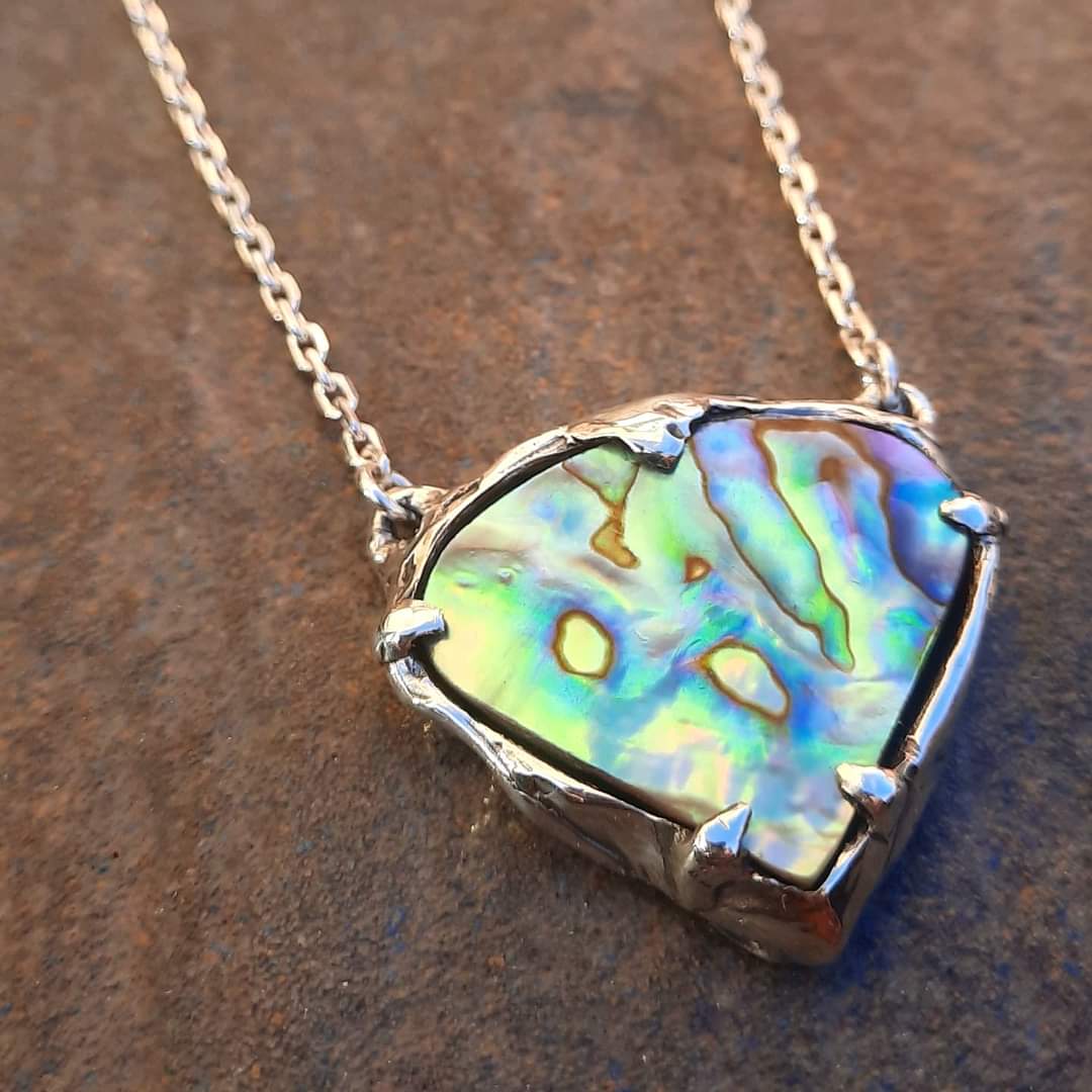 N.16 Abalone Shell Queen Massive Necklace - Pyāra Designs