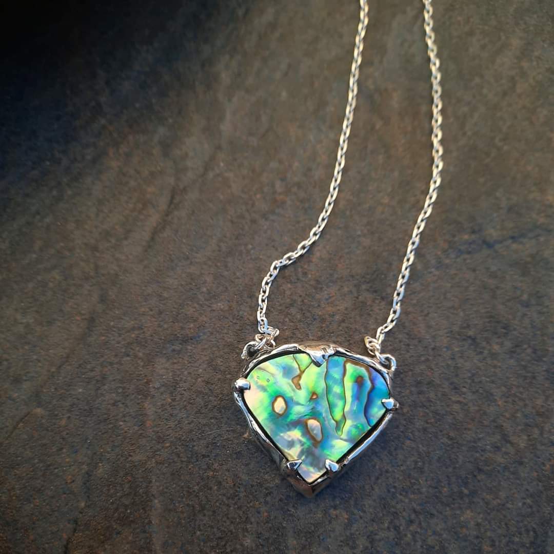 N.16 Abalone Shell Queen Massive Necklace - Pyāra Designs
