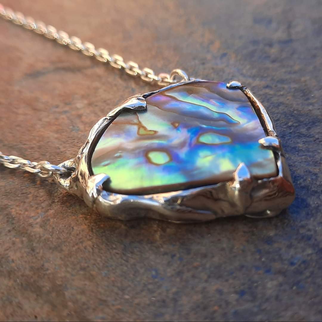 N.16 Abalone Shell Queen Massive Necklace - Pyāra Designs