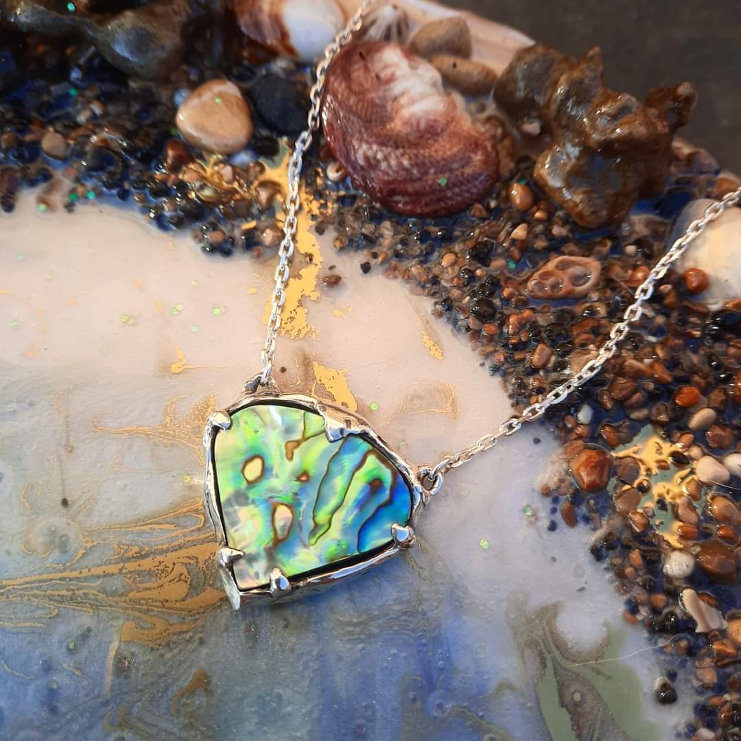 N.16 Abalone Shell Queen Massive Necklace - Pyāra Designs
