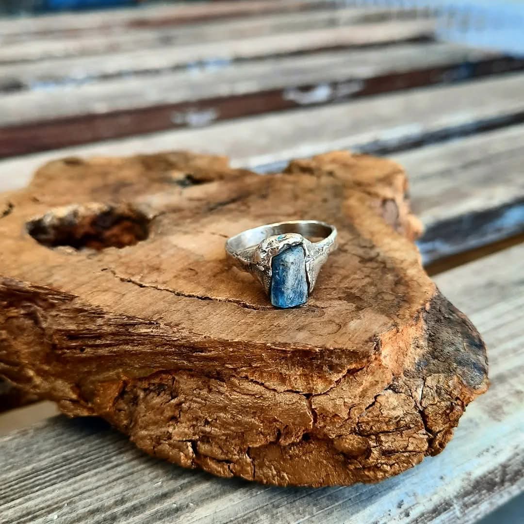 'Aquamarine Mermaid Ring - Pyฤra Designs