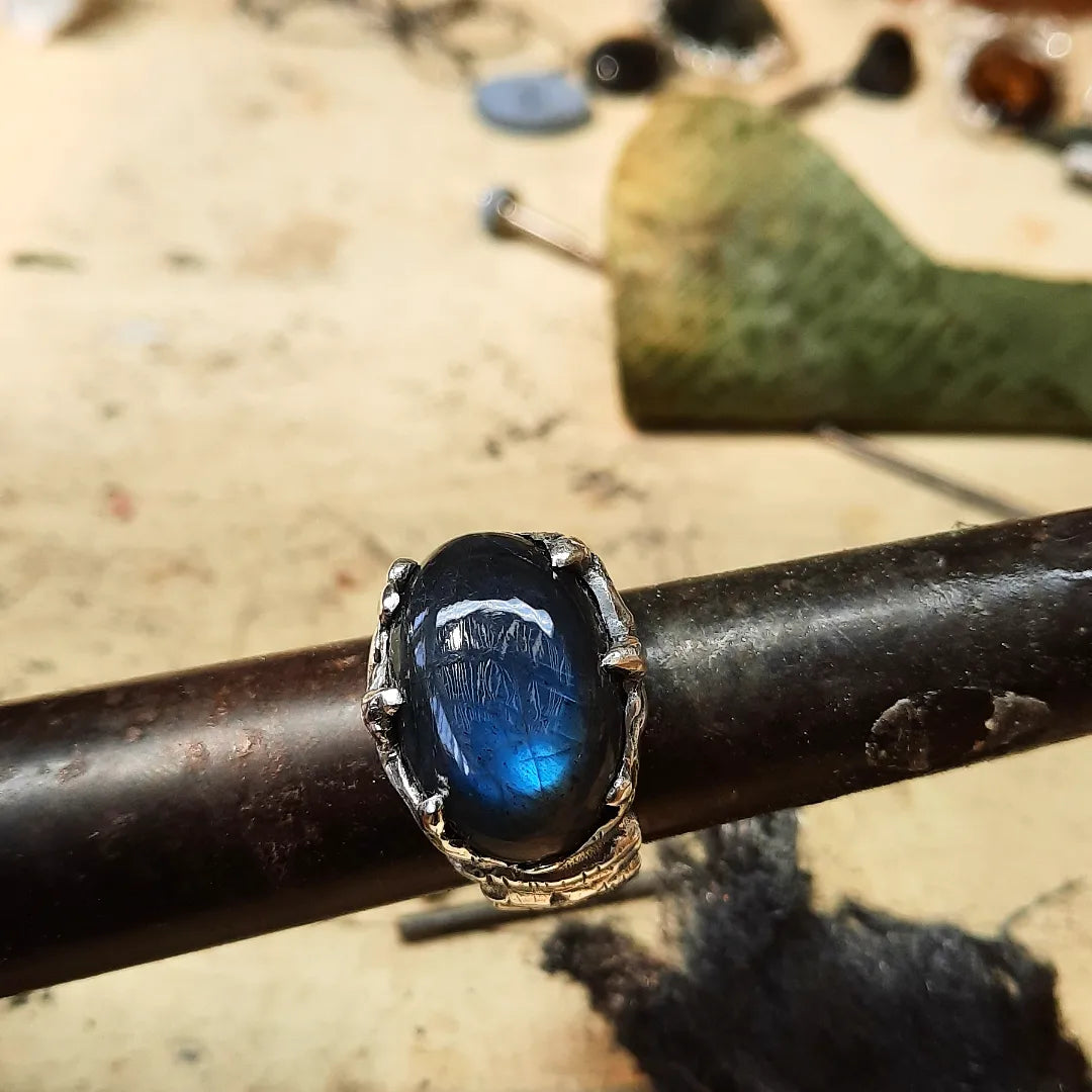 1/1 N.5 MASSIVE DRAGON Ring Blue Labradorite Gemstone - Pyāra Designs