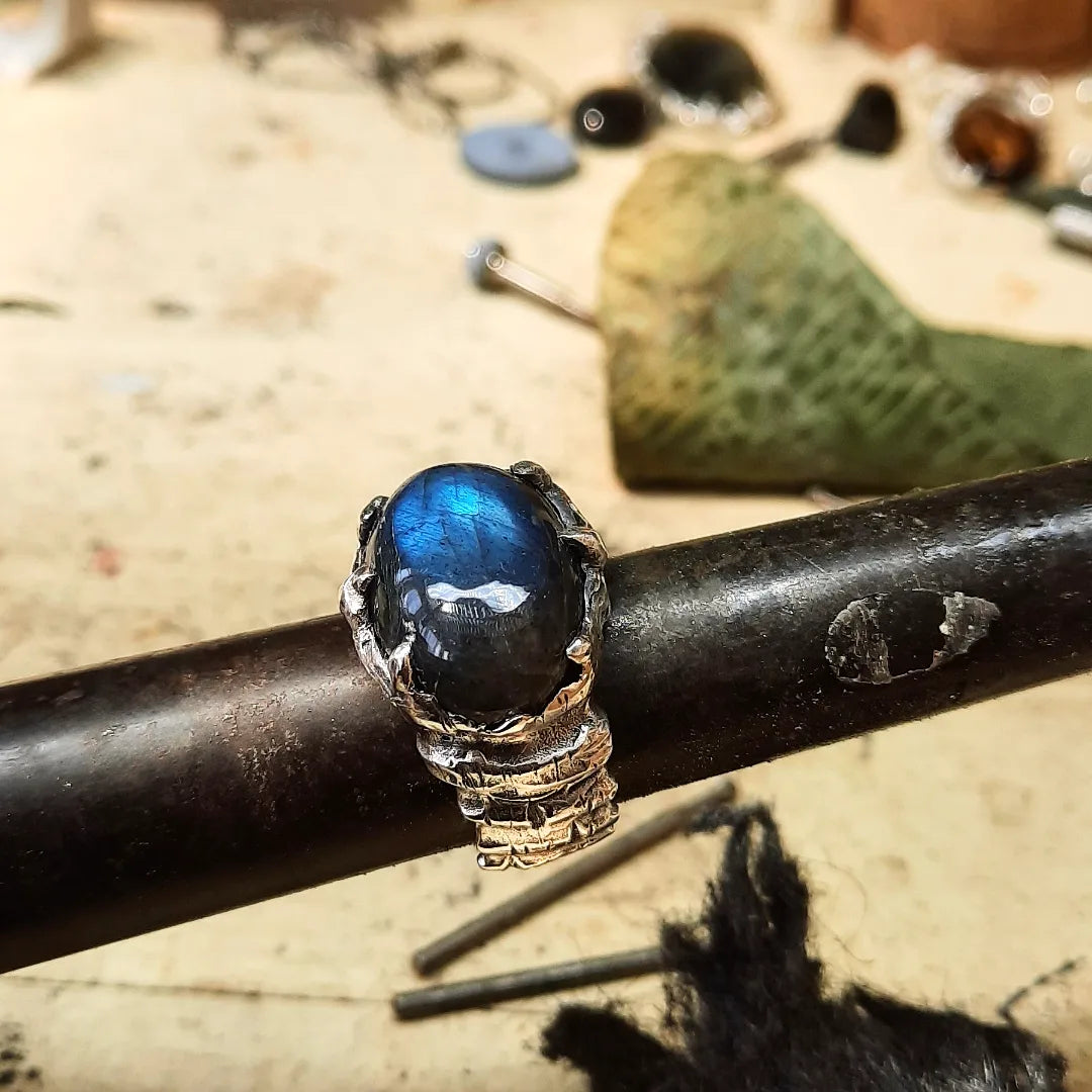 1/1 N.5 MASSIVE DRAGON Ring Blue Labradorite Gemstone - Pyāra Designs