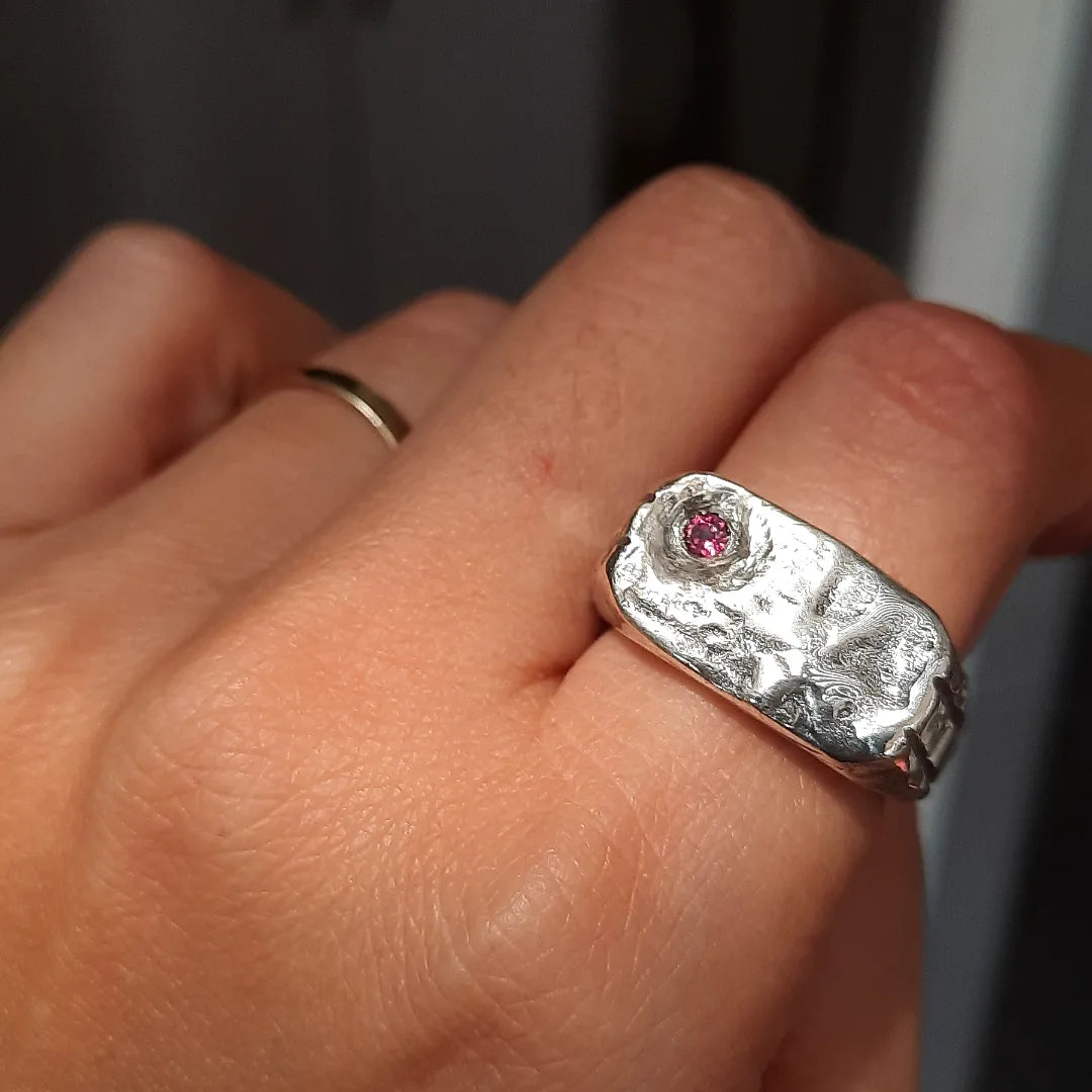 1/1 N.9 Smaily Rhodolite Garnet ツ Massive Ring - Pyāra Designs