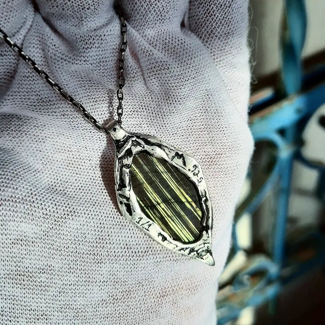 1/1 Green
'matrix Labradorite Necklace - Pyāra Designs