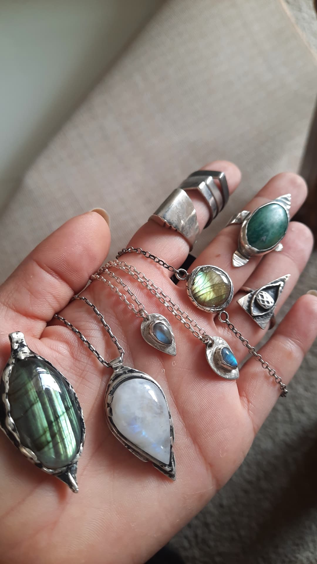 1/1 Green
'matrix Labradorite Necklace - Pyāra Designs