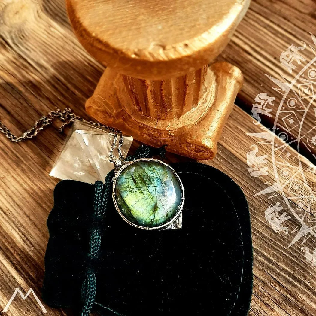 Round Green Smaily Massive Labradorite Neck - Pyāra Designs