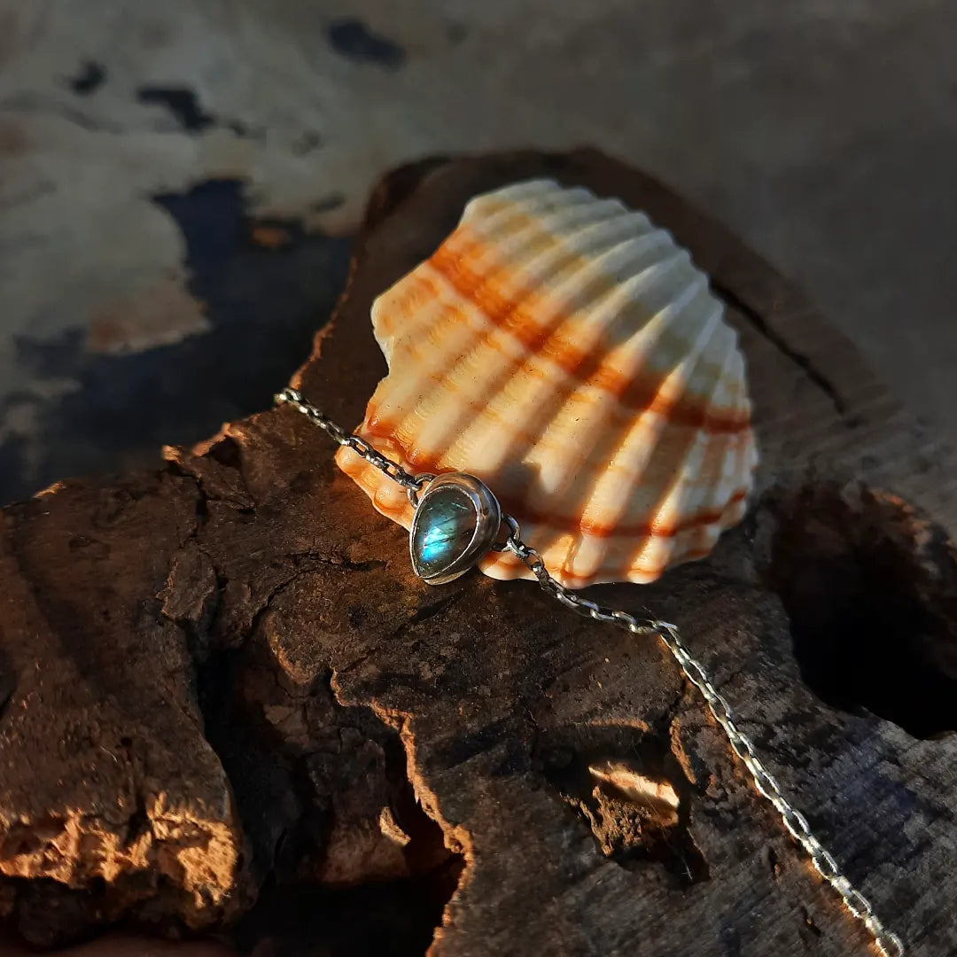 Tiny Drop Blue Labradorite Bracelet - Pyāra Designs