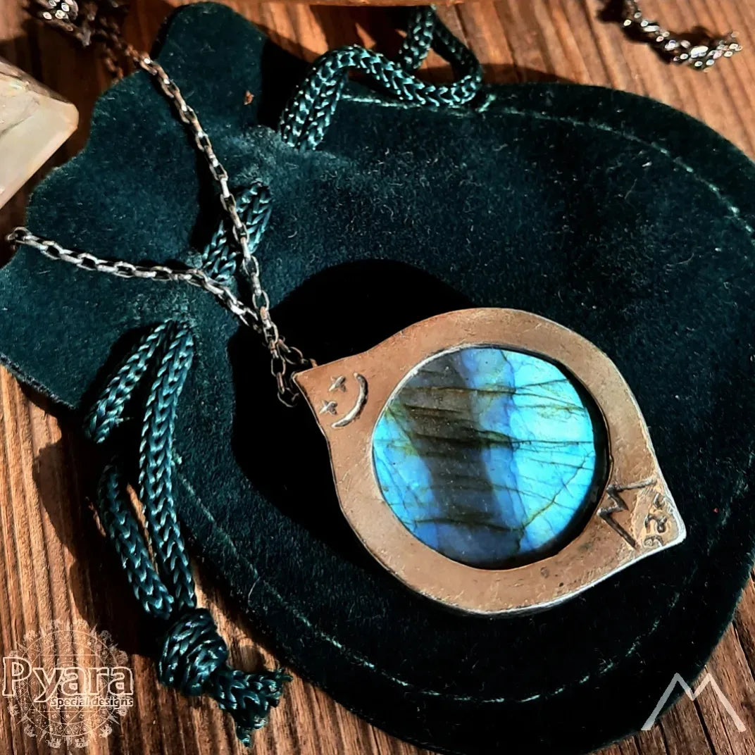 Round Green Smaily Massive Labradorite Neck - Pyāra Designs