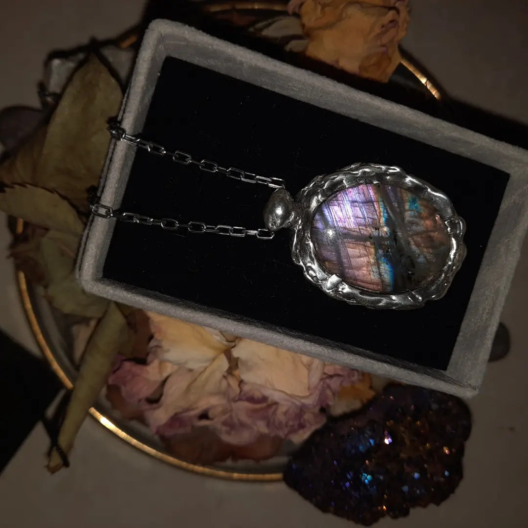 1/1 N.11 Heavy Multicolored Labradorite Massive Neck - Pyāra Designs
