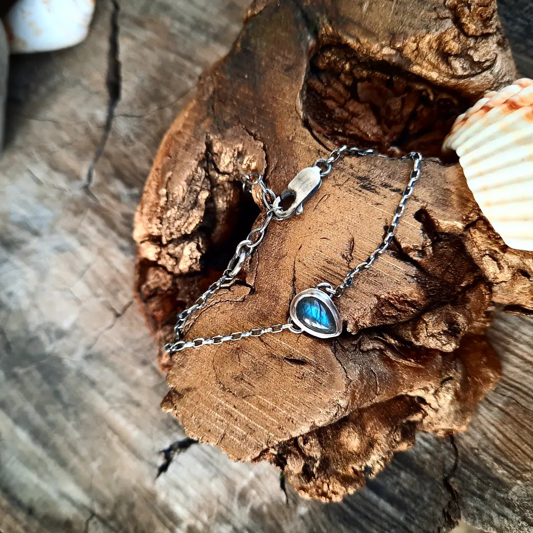 Tiny Drop Blue Labradorite Bracelet - Pyāra Designs