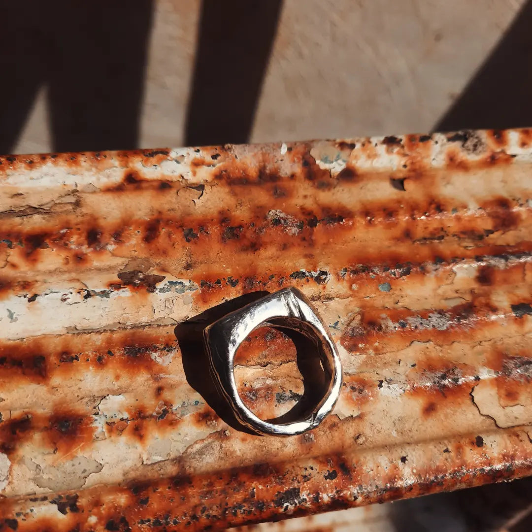 1/1 N.9 Smaily Rhodolite Garnet ツ Massive Ring - Pyāra Designs