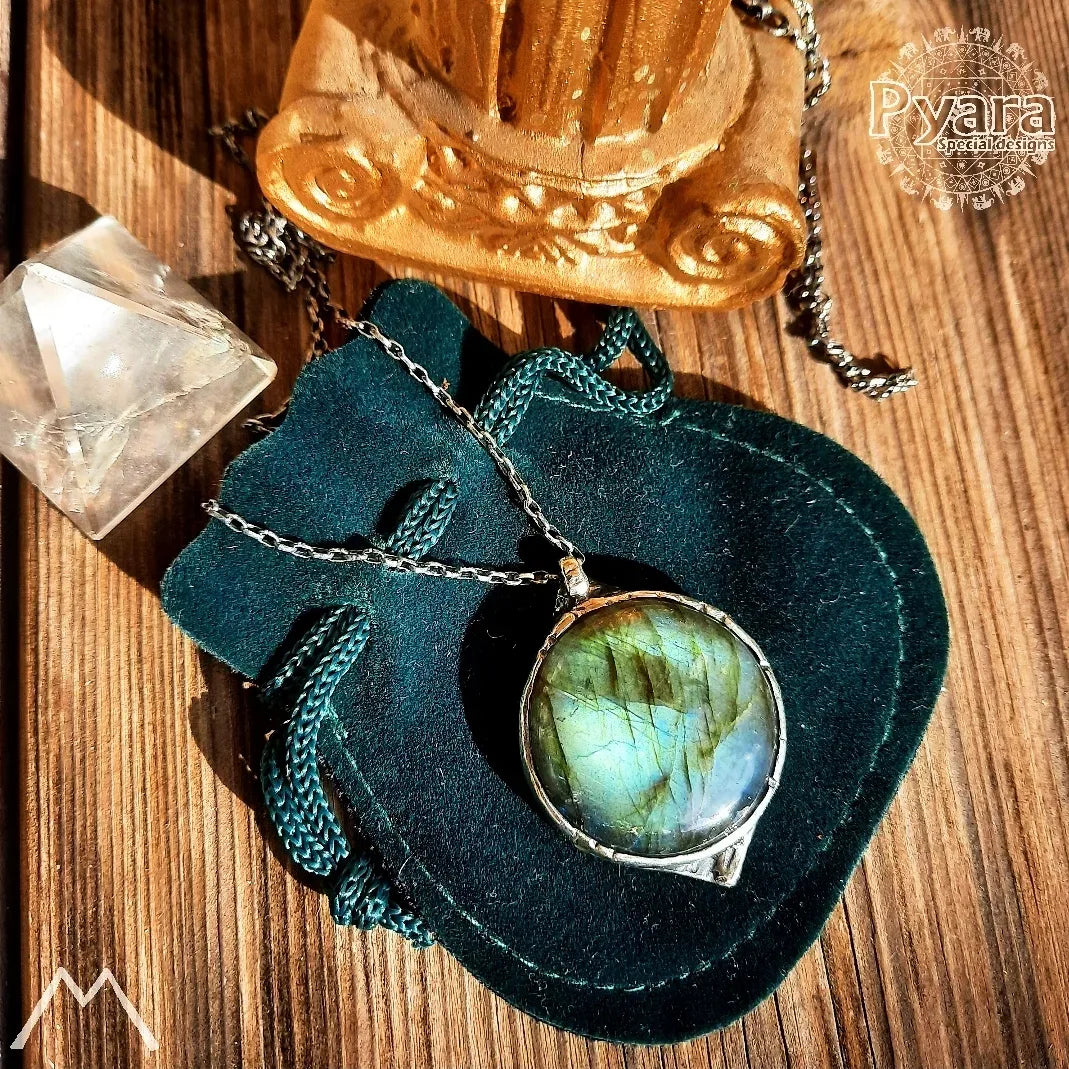 Round Green Smaily Massive Labradorite Neck - Pyāra Designs