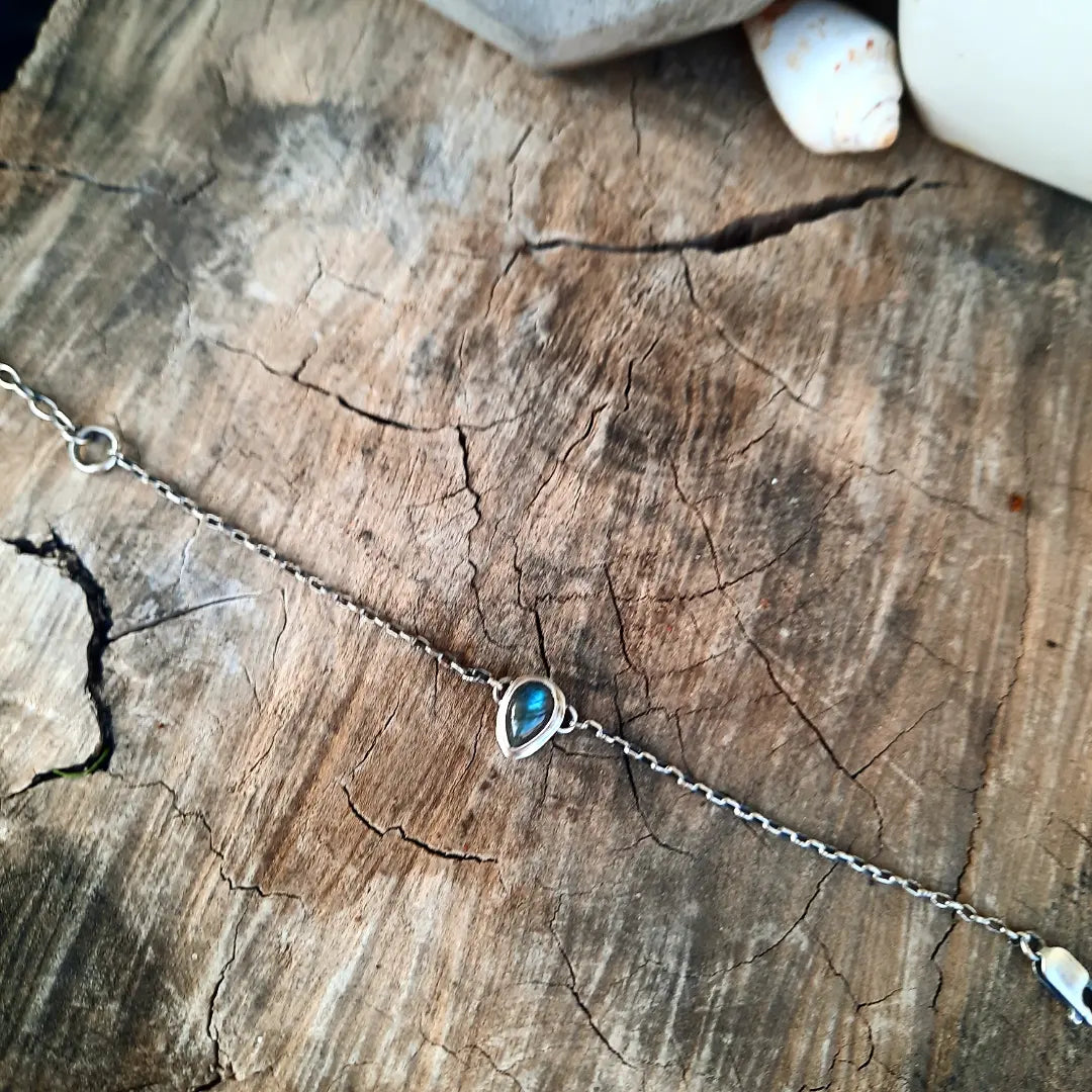 Tiny Drop Blue Labradorite Bracelet - Pyāra Designs