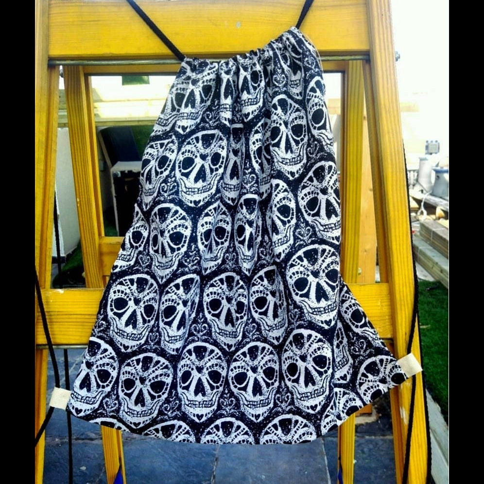 Black Skulls pattern Beach Bag