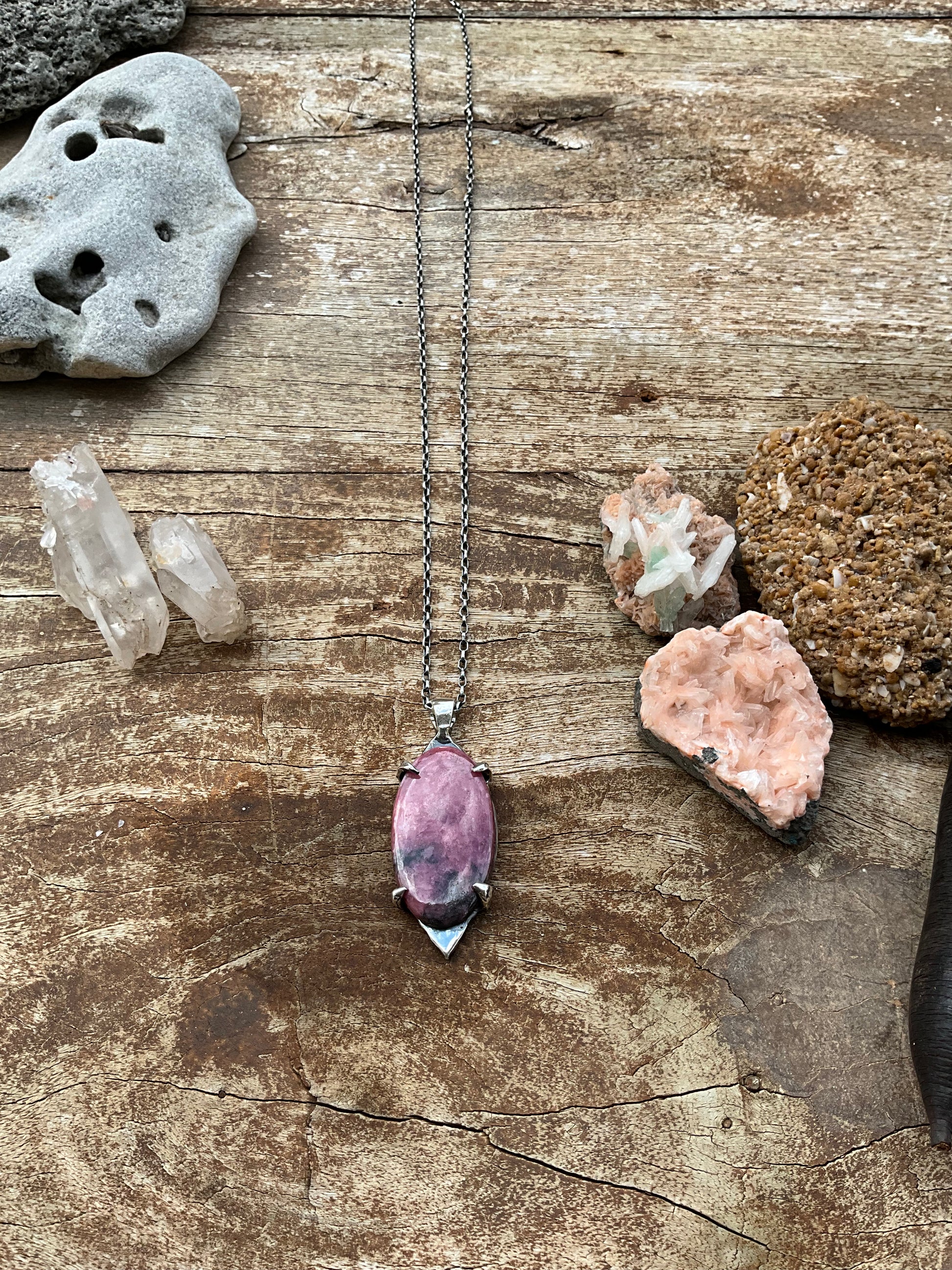 N.3 Rhodonite Pink Queen Necklace - Pyāra Designs