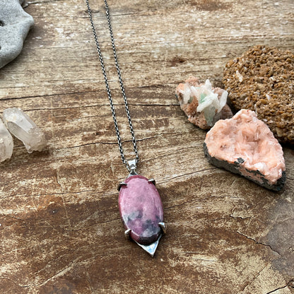 N.3 Rhodonite Pink Queen Necklace - Pyāra Designs