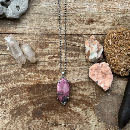 N.3 Rhodonite Pink Queen Necklace - Pyāra Designs