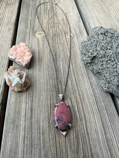 N.3 Rhodonite Pink Queen Necklace - Pyāra Designs