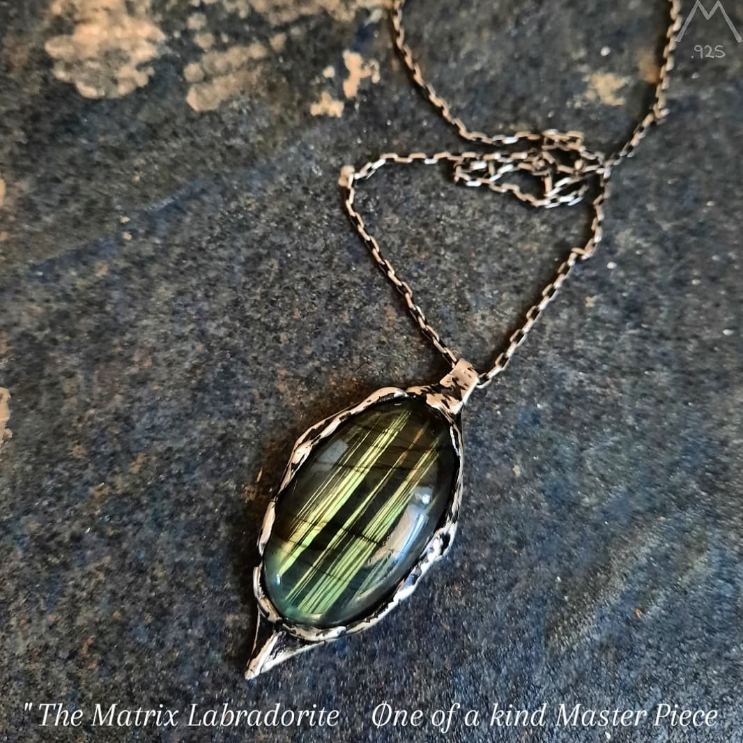 1/1 Green
'matrix Labradorite Necklace