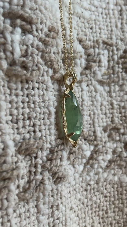 14 karat Soild Gold Light Green Kyanite Unique Classy Necklace UNISEX