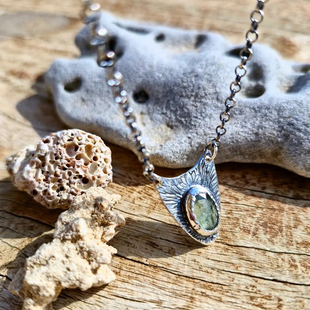 Green Kyanite Lotus Necklace - Pyāra Designs