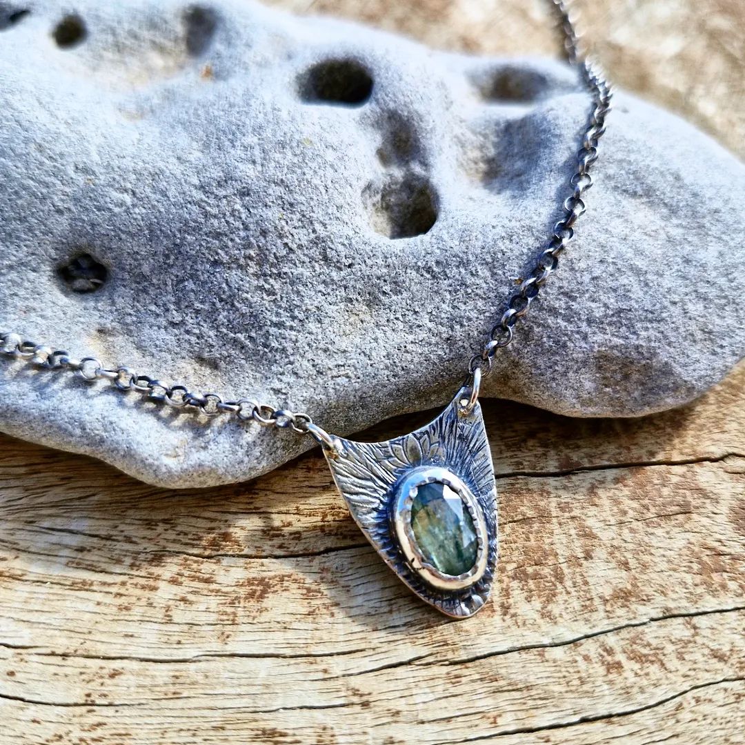 Green Kyanite Lotus Necklace - Pyāra Designs